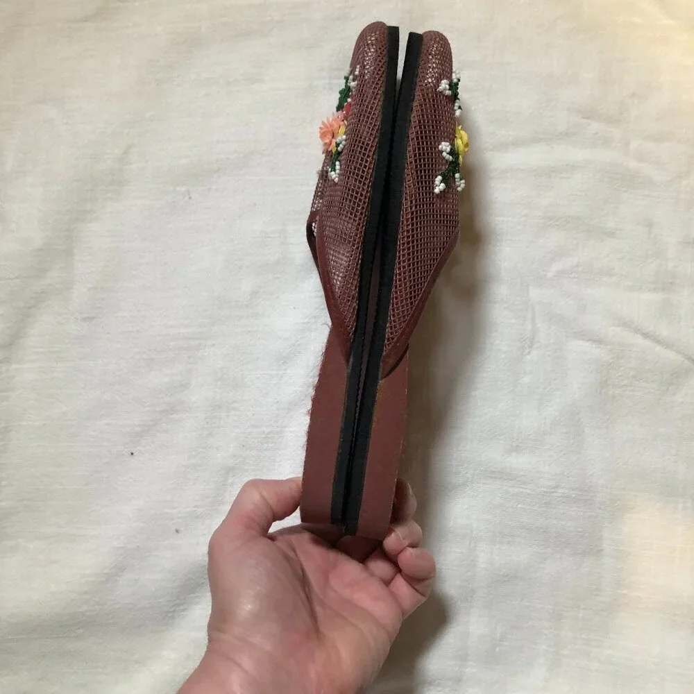 Easy U.S.A. Chinese Slippers with Roses Brown Size 7 NWOT - Picture 4 of 9